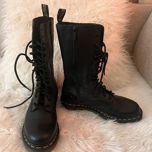 Dr Martens 1B99 14 Eye Zip boot size 9